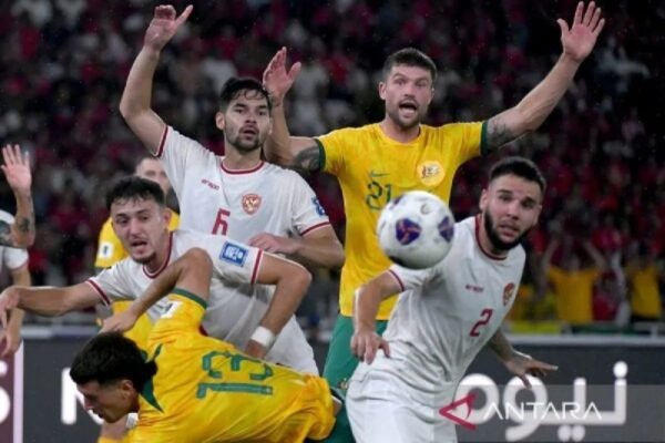 Berikut adalah beberapa alternatif judul untuk "Lima Pertemuan Terakhir Indonesia Melawan Australia":

1. "Menggali Sejarah: Lima Pertandingan Terakhir Indonesia vs Australia"
2. "Lima Duel Menarik: Indonesia dan Australia di Arena Sepak Bola"
3. "Rivalitas Sepanjang Masa: Lima Pertandingan Indonesia vs Australia"
4. "Jejak Pertemuan: Lima Pertandingan Terakhir Indonesia dan Australia"
5. "Catatan Pertandingan: Lima Laga Terakhir Indonesia Melawan Australia"
6. "Duel Seru: Indonesia vs Australia - Lima Pertemuan Terakhir"
7. "Analisis Lima Pertarungan Terakhir Indonesia Melawan Australia"
8. "Lima Pertarungan Kunci: Indonesia dan Australia di Lapangan Hijau"

Semoga salah satu judul ini sesuai dengan yang Anda cari!