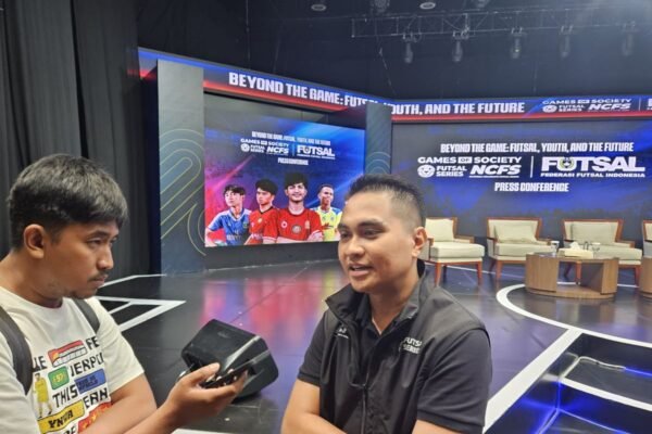 Berikut adalah beberapa alternatif judul untuk "Turnamen Game of Society" yang dapat menggambarkan ajang pencarian bakat Klub Liga 1:

1. "Liga 1 Talent Hunt: Pencarian Bakat Terbaik di Arena Game"
2. "Audisi Bintang Liga 1: Ajang Pencarian Bakat Game of Society"
3. "Pencarian Bakat Liga 1: Turnamen Game of Society"
4. "Liga 1's Quest for Talent: Game of Society Edition"
5. "Ajang Talenta Liga 1: Berkompetisi di Game of Society"
6. "Turnamen Pencarian Bakat Liga 1: Game of Society"
7. "Game of Society: Ajang Menemukan Bakat Liga 1"
8. "Mencari Bintang Baru Liga 1: Turnamen Game of Society"

Silakan pilih atau modifikasi sesuai kebutuhan!