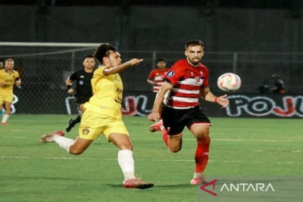 Madura United Mengalahkan Persik 2-1 di Bangkalan