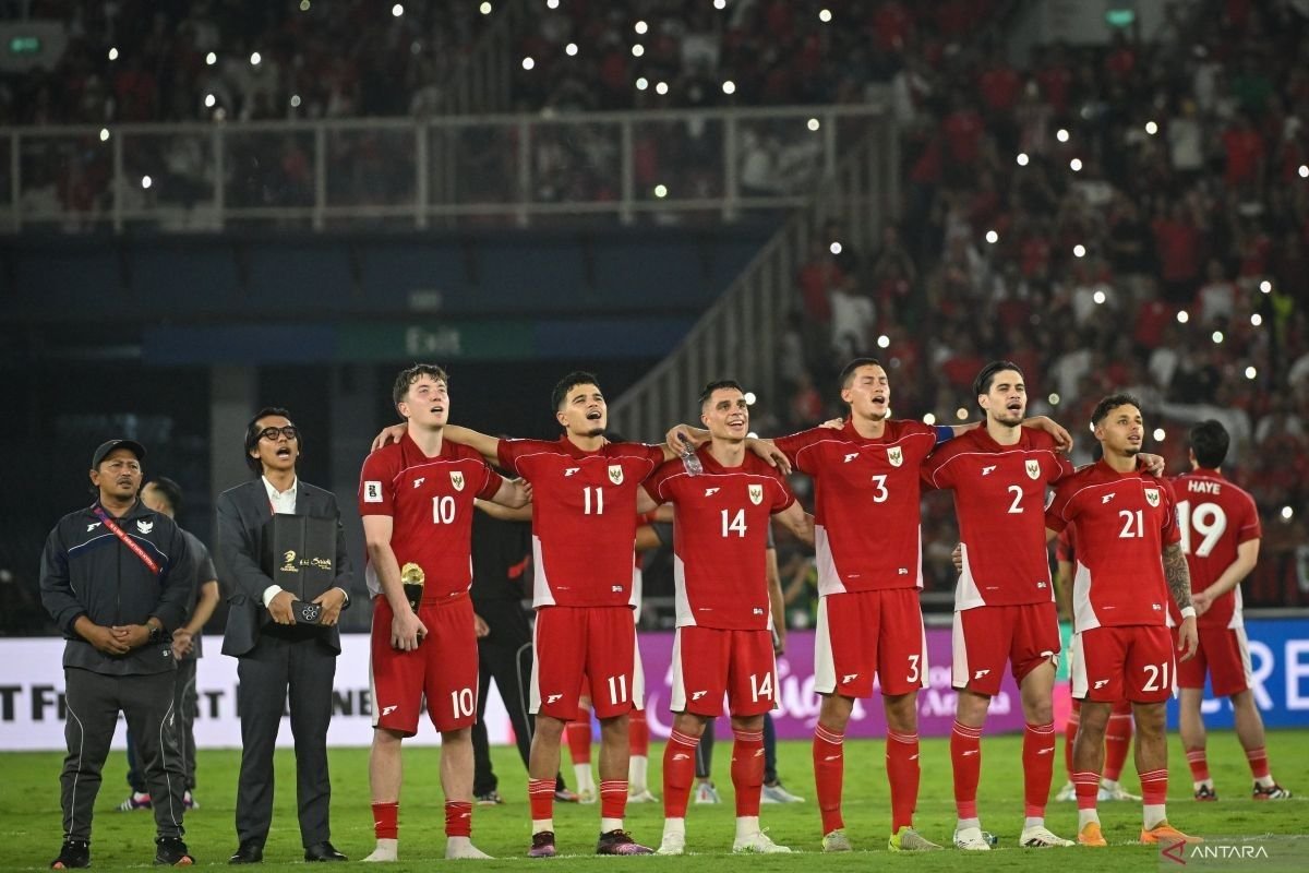 Berikut beberapa alternatif judul yang bisa digunakan untuk menggabungkan dua topik tersebut:

1. "PSSI Panggil 32 Pemain: Sorotan Kunjungan Prabowo ke Thailand"
2. "Dari PSSI yang Panggil 32 Pemain hingga Kunjungan Prabowo ke Thailand"
3. "PSSI dan Kunjungan Prabowo ke Thailand: Berita Terpopuler Hari Ini"
4. "32 Pemain PSSI Dipanggil: Apa Hubungannya dengan Kunjungan Prabowo ke Thailand?"
5. "Panggilan PSSI untuk 32 Pemain dan Kunjungan Prabowo yang Menggugah di Thailand"
6. "Berita Terkini: PSSI Pelajari 32 Pemain Serta Kunjungan Prabowo ke Thailand"

Silahkan pilih atau modifikasi sesuai kebutuhan!
