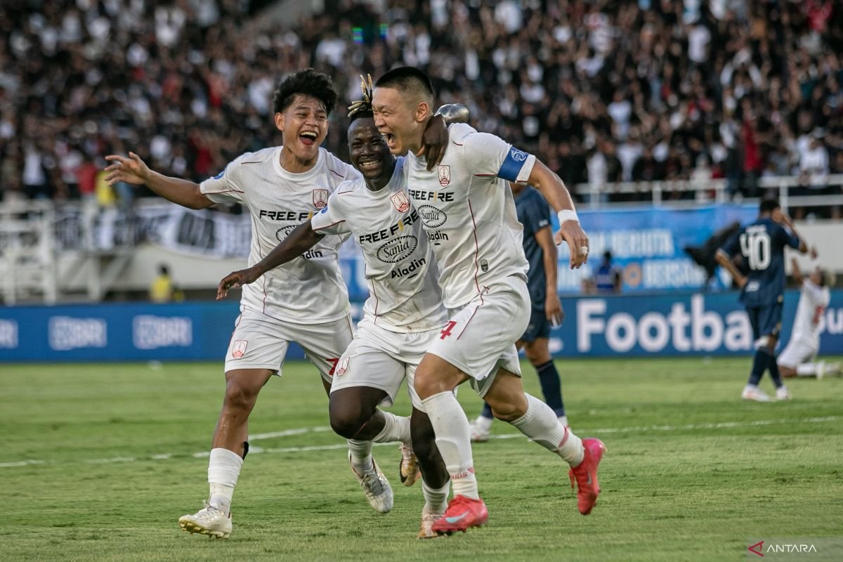Berikut beberapa alternatif judul untuk "Persis Solo dapat pelajaran bermanfaat setelah hadapi PSIM Yogyakarta":

1. "Pelajaran Berharga untuk Persis Solo Usai Pertandingan Melawan PSIM Yogyakarta"
2. "Refleksi Positif Persis Solo Setelah Duel Melawan PSIM Yogyakarta"
3. "Pengalaman Berharga: Persis Solo dan Pelajaran dari PSIM Yogyakarta"
4. "Persis Solo Mengambil Hikmah Usai Pertarungan dengan PSIM Yogyakarta"
5. "Kemenangan dalam Pembelajaran: Persis Solo Setelah Bertemu PSIM Yogyakarta" 

Semoga judul-judul ini membantu!