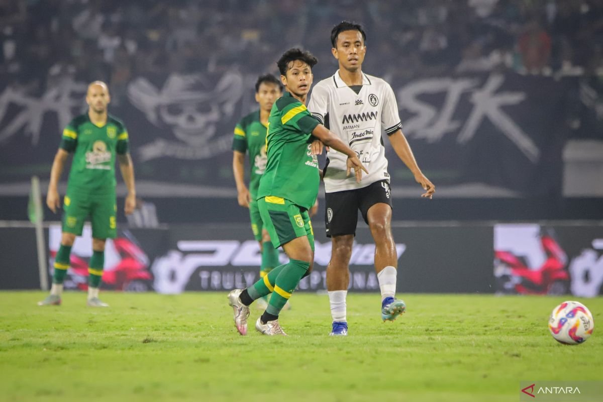 Pelatih Persebaya Soroti Beragam Aspek Positif dalam Performa Tim