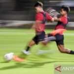 Tentu! Berikut adalah beberapa alternatif judul berdasarkan tema optimisme Hokky Caraka terhadap Timnas U-23 Indonesia:

1. "Hokky Caraka Yakin Timnas U-23 Indonesia Bisa Capai Semifinal"
2. "Optimisme Hokky Caraka: Timnas U-23 Indonesia Menuju Semifinal!"
3. "Percaya Diri! Hokky Caraka Ingin Timnas U-23 Indonesia Menembus Babak Semifinal"
4. "Hokky Caraka Targetkan Semifinal untuk Timnas U-23 Indonesia"
5. "Semangat Hokky Caraka: Timnas U-23 Indonesia Siap Hadapi Tantangan Semifinal"

Silakan pilih atau kembangkan sesuai kebutuhan!
