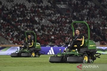 Perawatan Rumput Lapangan di SUBGK Selama Pertandingan Penyisihan Piala AFF U-23 2025